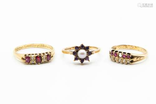 THREE YELLOW GOLD AND GEM SET RINGS, one with a single