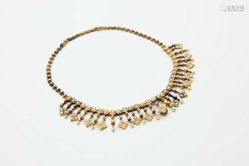 A SEED PEARL FRINGE NECKLACE, circa 1900, the circular