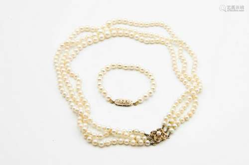 A CULTURED PEARL NECKLACE, the graduating cultured