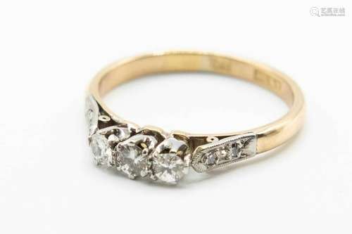 AN 18CT YELLOW GOLD AND PLATINUM DIAMOND SET RING, the