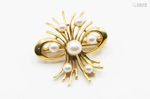 A 9CT YELLOW GOLD AND CULTURED PEARL BROOCH, the basket