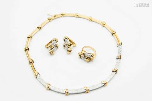 A CONTEMPORARY 18CT YELLOW GOLD AND DIAMOND COLLAR, the