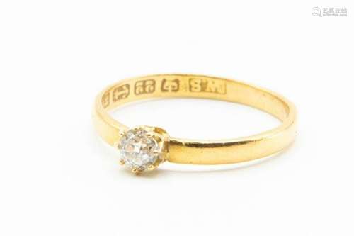 A 22CT YELLOW GOLD AND DIAMOND SET RING, the single old