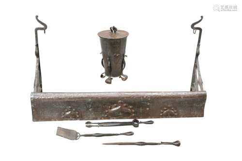 AN ARTS AND CRAFTS COPPER AND WROUGHT IRON FIRE SET, IN