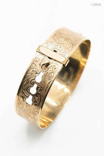 A 9CT YELLOW GOLD BACK AND FRONT BANGLE BY HENRY