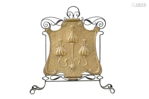 AN ARTS AND CRAFTS BRASS AND WROUGHT IRON FIRESCREEN,