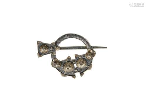 A SCOTTISH PARCEL GILT PENANNULAR BROOCH, inscribed