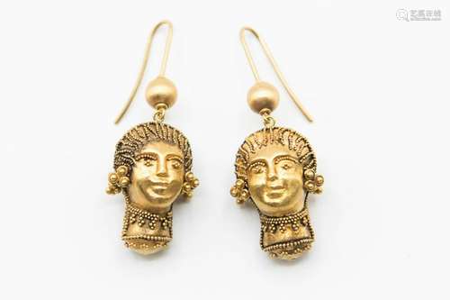 A PAIR OF EGYPTIAN STYLE EARRINGS, the elaborately