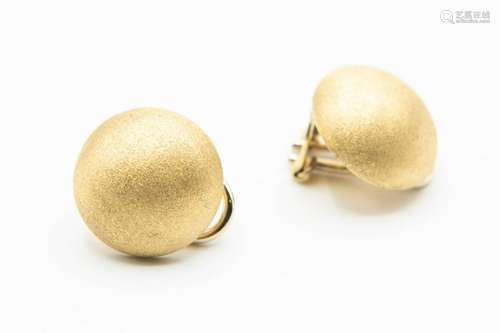 A PAIR OF RUSSIAN 18CT YELLOW GOLD CLIP EARRINGS, the