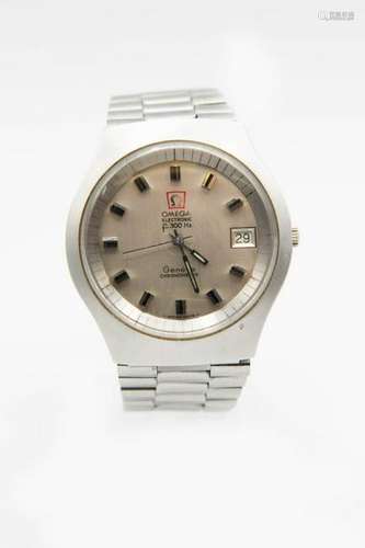 A GENTLEMAN' STEEL OMEGA F300 BRACELET WATCH.Â Circular