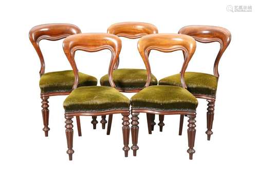 A SET OF FIVE VICTORIAN MAHOGANY DINING CHAIRS, with