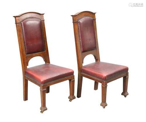 A PAIR OF GLASGOW SCHOOL OAK AND LEATHER HALL CHAIRS,