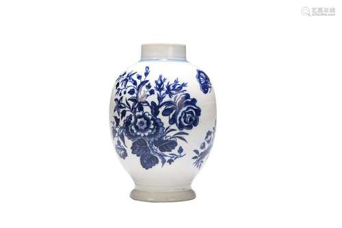 A WORCESTER PORCELAIN BLUE AND WHITE TEA CANISTER, c.