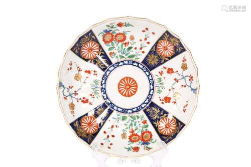 AN 18TH CENTURY WORCESTER PLATE IN THE JAPAN PATTERN,