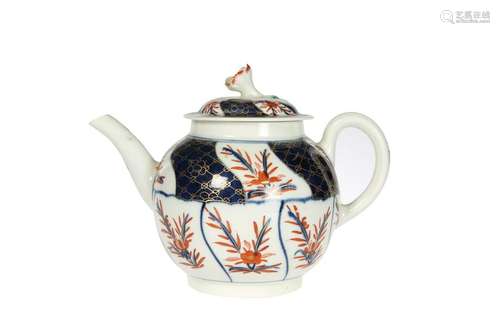 A WORCESTER PORCELAIN BULLET-FORM TEAPOT, THIRD QUARTER