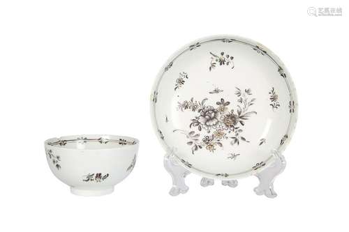 A LOWESTOFT GREY AND GILT TEA BOWL AND SAUCER, LAST