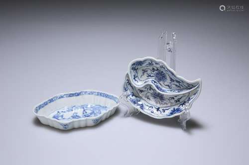 TWO SMALL CHINESE BLUE AND WHITE DISHES, 18TH CENTURY,