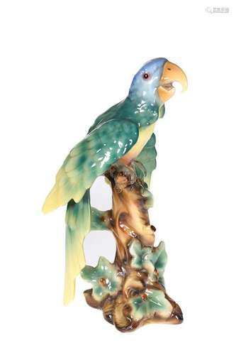 A VINTAGE ITALIAN POTTERY MODEL OF A PARROT. 49cm high