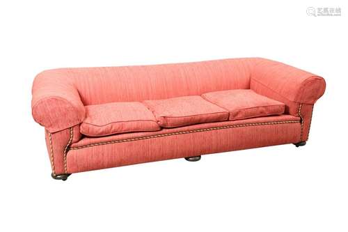 AN UPHOLSTEREDÂ SETTEE, LATE 19TH/EARLY 20TH CENTURY,