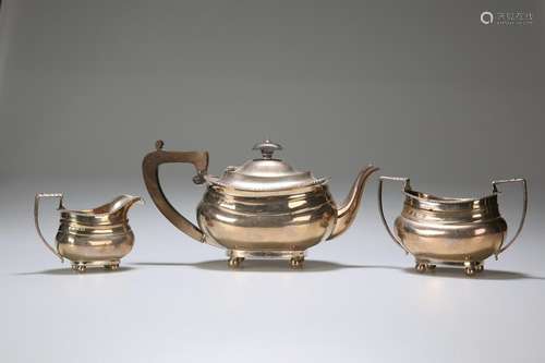 AN EDWARDIAN SILVER THREE-PIECE TEA SERVICE, JOHN &