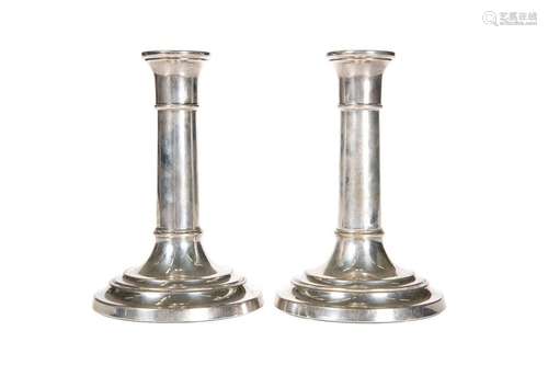 A PAIR OF SILVER CANDLESTICKS IN GEORGIAN STYLE, JOHN