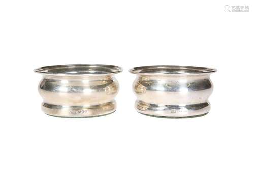 A PAIR OF SILVER WINE COASTERS, MAPPIN & WEBB, LONDON