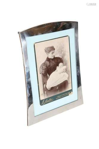 A GEORGE V SILVER PHOTOGRAPH FRAME, SPURRIER & CO,