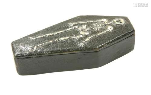 A 19TH CENTURY SNUFF BOX IN THE FORM OF A COFFIN, the