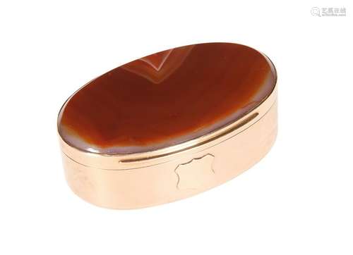 A LARGE ROSE GOLD AND AGATE SNUFF BOX, EARLY 19TH