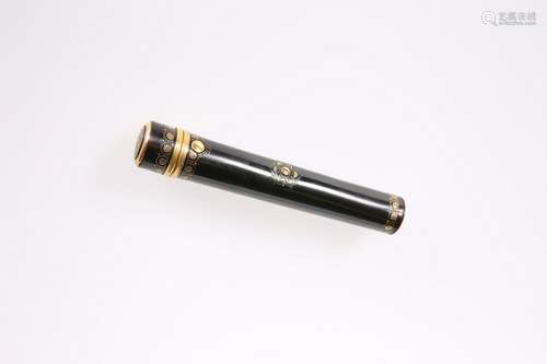 AN 18TH CENTURY GOLD-MOUNTED TORTOISESHELL NEEDLE CASE,