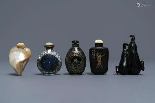 Five Chinese snuff bottles in lacquered wood, mother of