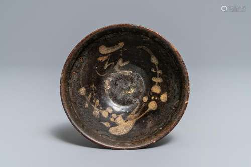 A Chinese Jizhou slip-decorated 'phoenix' bowl,