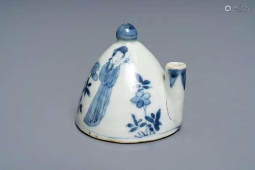 A Chinese blue and white 'Long Eliza' water dropper,