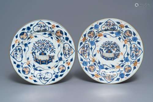 A pair of large Chinese Imari-style chargers, Kangxi