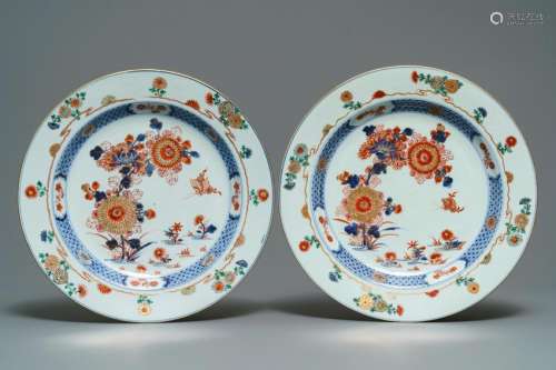 A pair of Chinese verte-Imari chargers