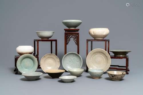 A collection of 15 Chinese celadon- and cream-glazed