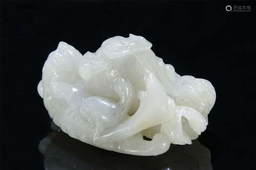 A NICE LOVELY WHITE JADE CARVED TWO LIONS SPECIMAN