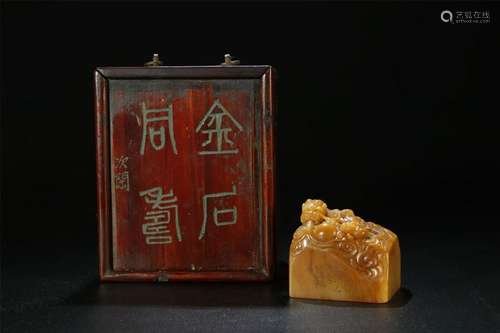 A GOOD QUALITY TIANHUANG STONE SEAL W/WOODEN BOX