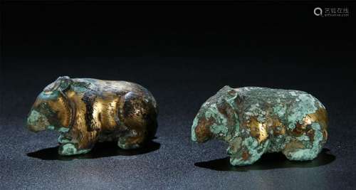 PAIR GILT BRONZE PAPERWEIGHTS BEARS, HAN DYNASTY?