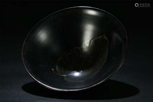 A BLACK GROUND LEAF INLAID JIANYAO BOWL