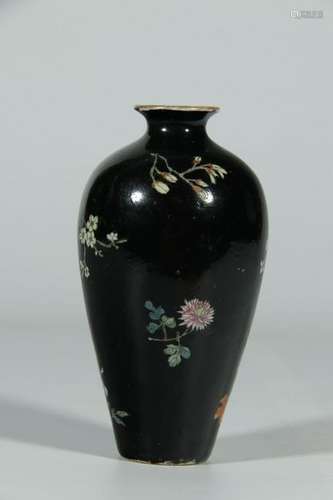 A BLACK GROUND FAMILLE ROSE MEIPING VASE, QING DYNASTY