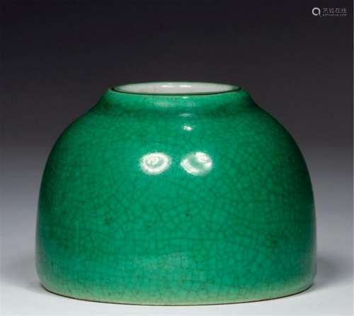 CHINESE PORCELAIN GREEN CRACKED GLAZE WATER POT