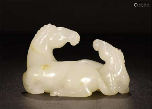 CHINESE WHITE JADE DOUBLE HORSE TABLE ITEM