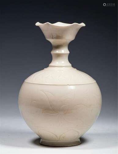 CHINESE PORCELAIN DING WARE WHITE GLAZE VASE