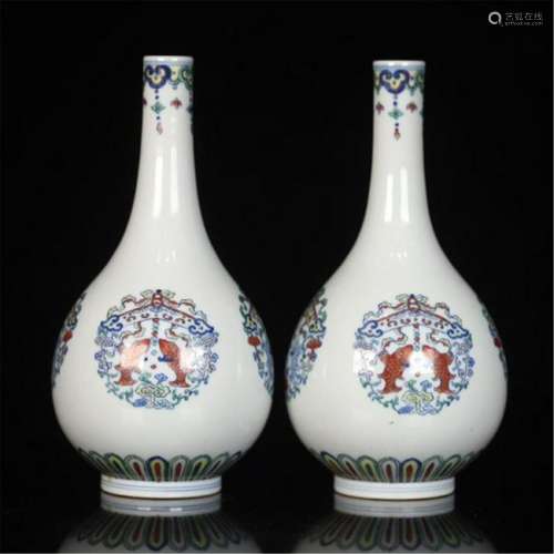 PAIR OF CHINESE PORCELAIN DOUCAI VASE