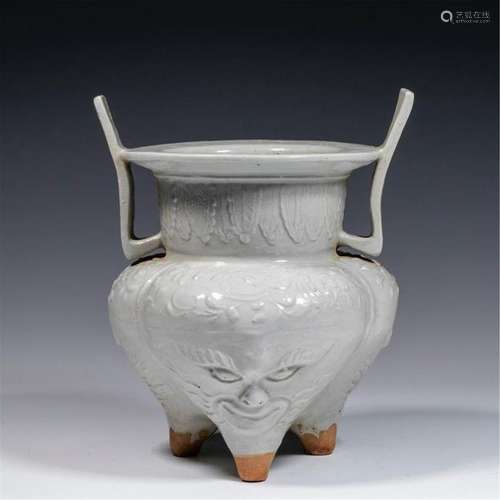 CHINESE PORCELAIN CELADON GLAZE TRIPLE FEET CENSER