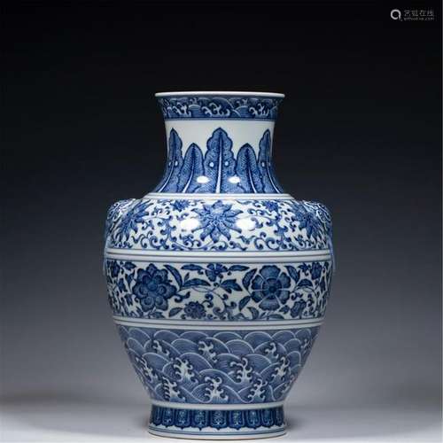 CHINESE PORCELAIN BLUE AND WHITE FLOWER ZUN VASE