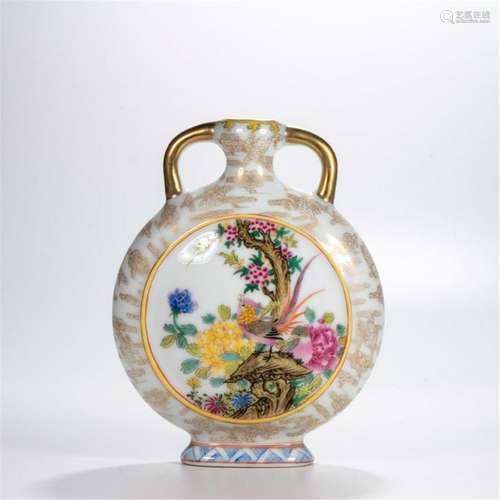 CHINESE PORCELAIN FAMILLE ROSE GOLD PAINTED BIRD AND