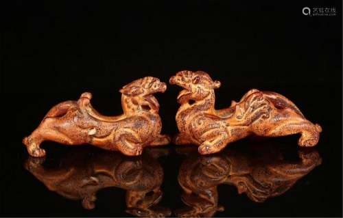 PAIR OF CHINESE AMBER TIGER TABLE ITEM