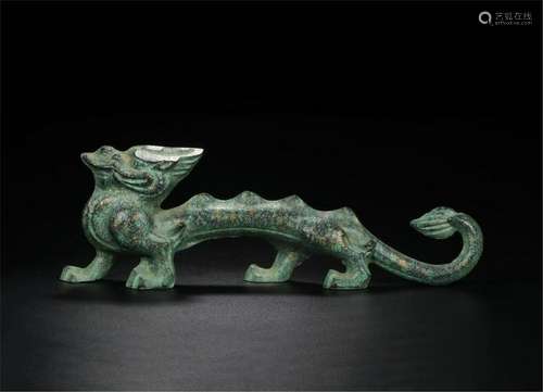 CHINESE ANCIENT BRONZE BEAST TABLE ITEM